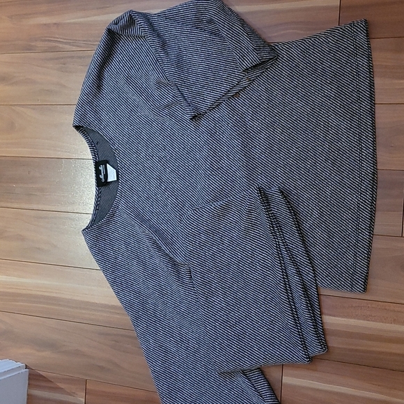 Nwt MARALLIS heavy knit top with detachable collar/scarf - Picture 3 of 5